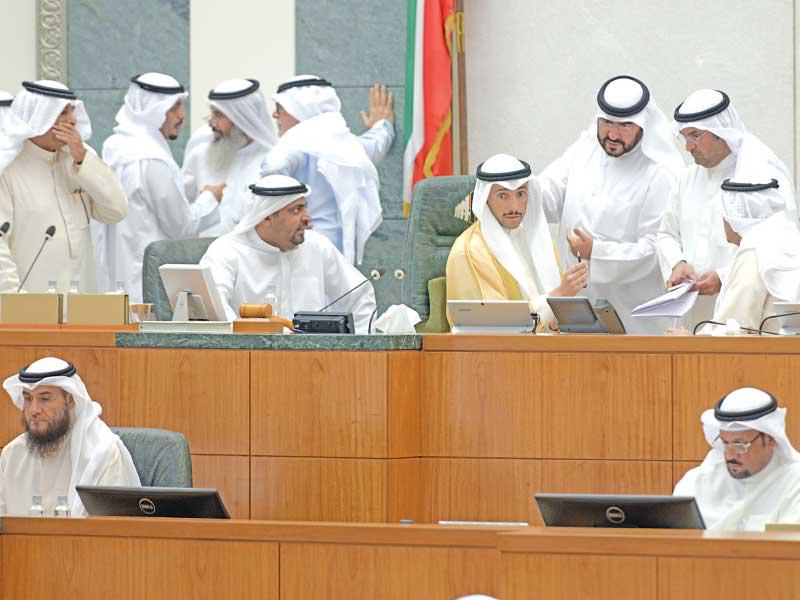 ازدحام على منصة الرئاسة