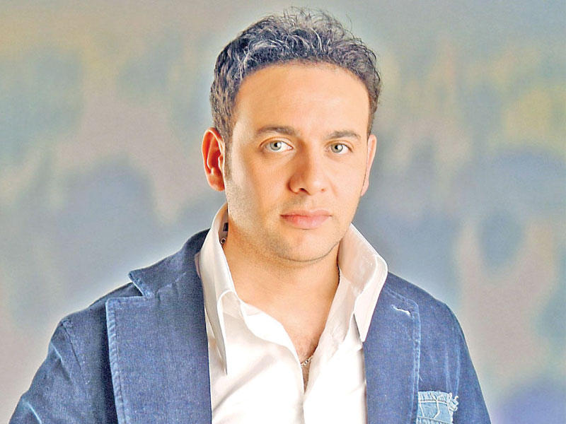  المطرب مصطفى قمر