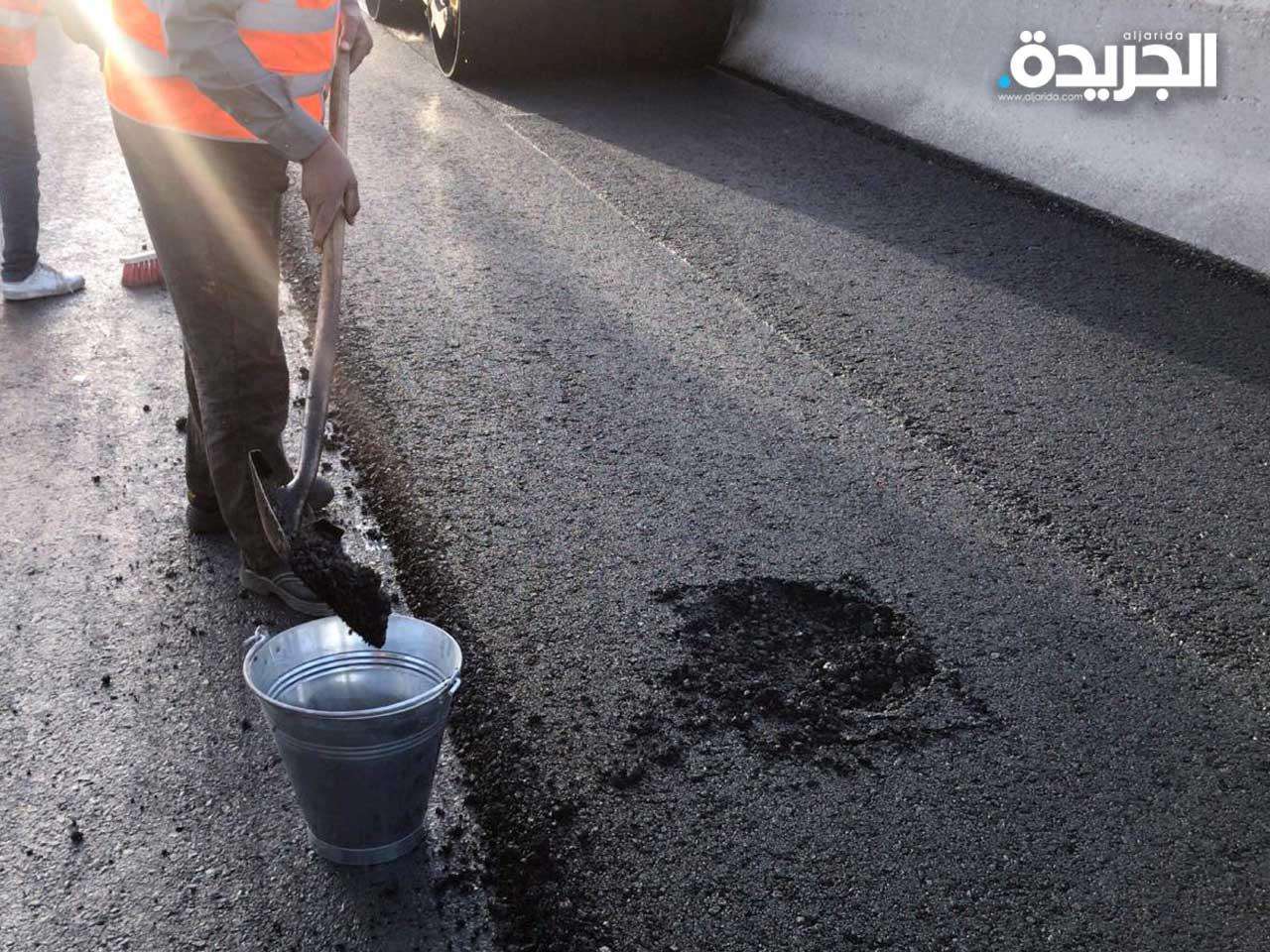 جانب من صيانة الشوارع التالفة 
