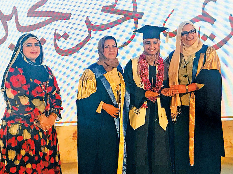 جانب من تكريم الطالبة زهراء الفضلي