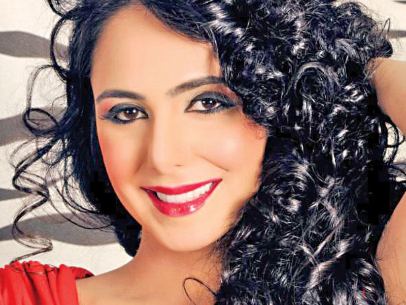  الشاعرة الإماراتية جموح