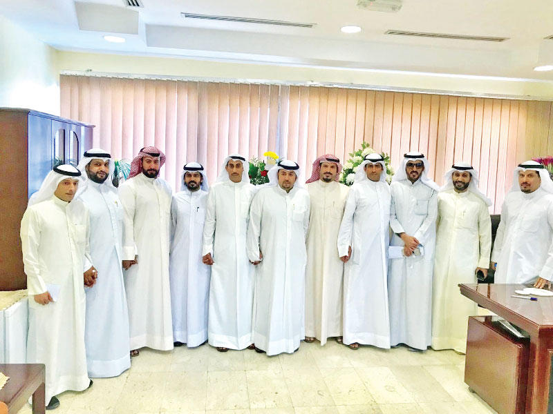 التيسي متوسطاً أعضاء مجلس إدارة جمعية الجهراء