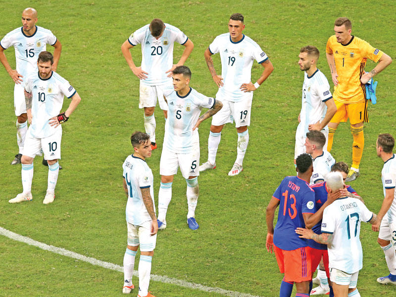 لاعبو المنتخب الأرجنتيني بعد انتهاء المباراة