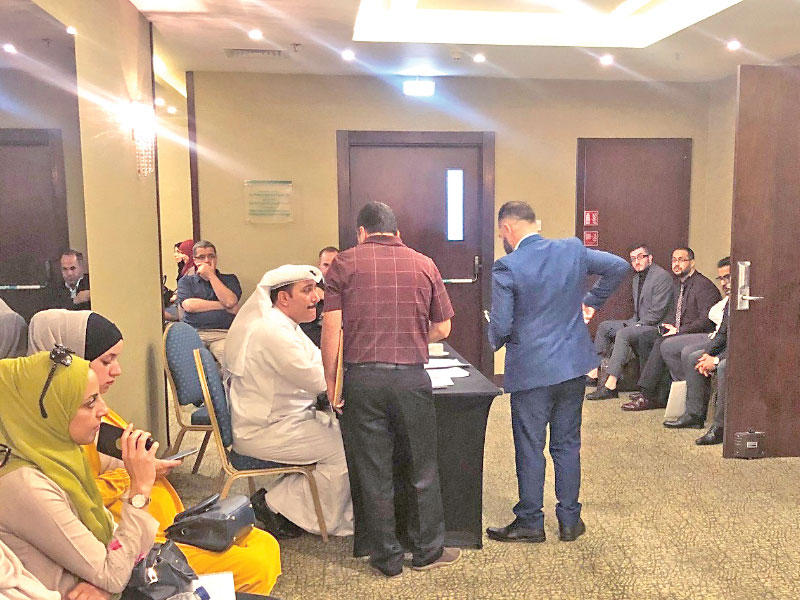 جانب من المشاركين في اختبارات المعلمين 