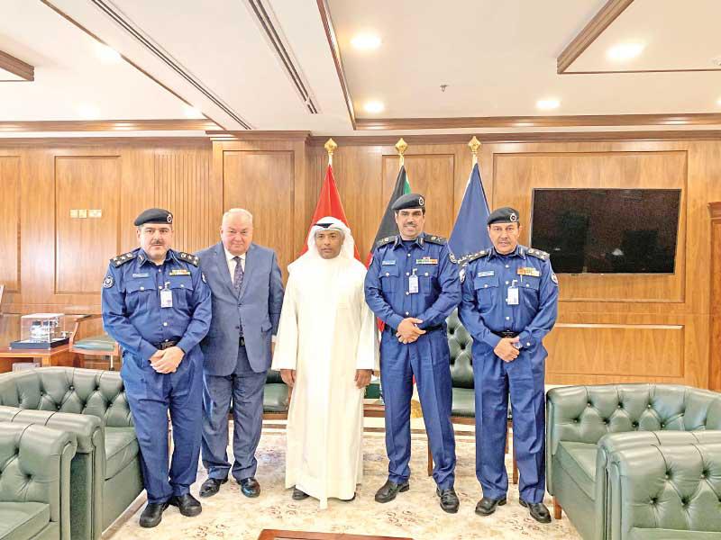 جانب من اجتماع تسليم المباني