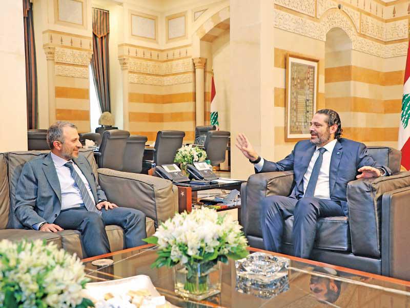 الحريري مستقبلاً باسيل في السراي الحكومي أمس (دالاتي ونهرا)
