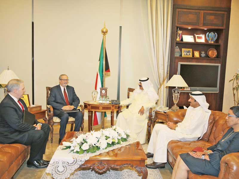 نائب وزير الخارجية خالد الجارالله مستقبلاً السفير الأميركي لدى الكويت لورانس سيلفرمان أمس