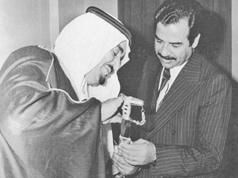 الملك فهد مع صدام عام 1990