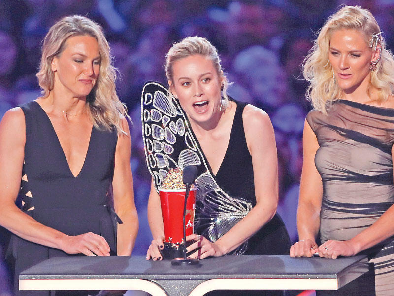  بري لارسون تنال جائزة أفضل قتال في كابتن مارفل