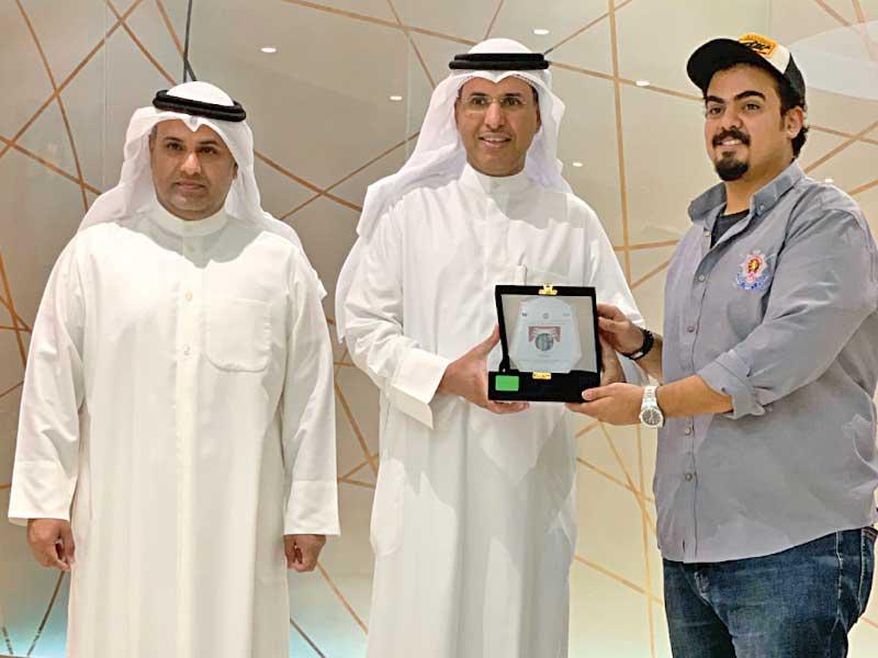 الهاجري مكرما أحد الموهوبين