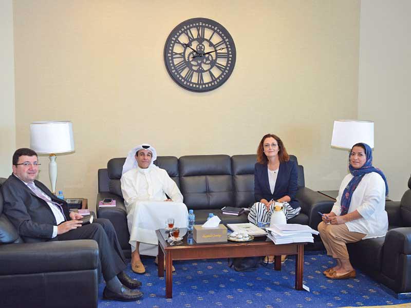 الفضلي لدى استقبالها الوفد الأميركي