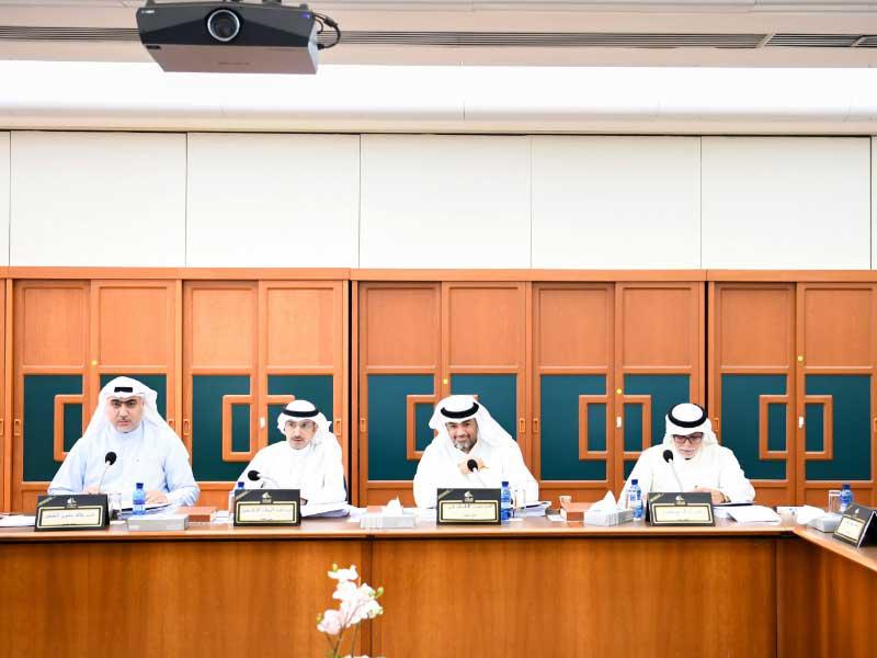 جانب من اجتماع «الأموال العامة» أمس