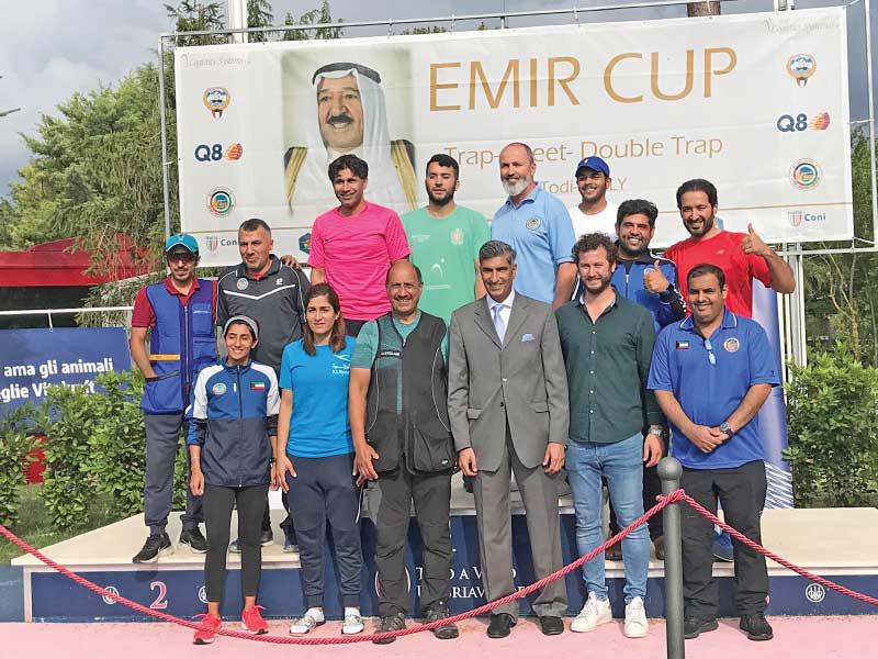 القائم بأعمال سفير الكويت ومدير البطولة مع رماة الكويتn