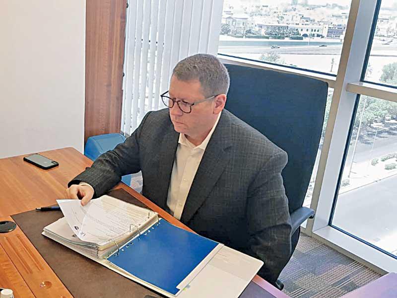  نائب رئيس قسم القبول وتطوير الطلبة في الكلية الأميركية الدولية كيفين كونيسني 