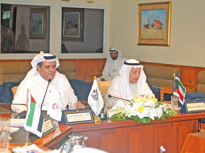 الغانم متحدثاً خلال الاجتماع