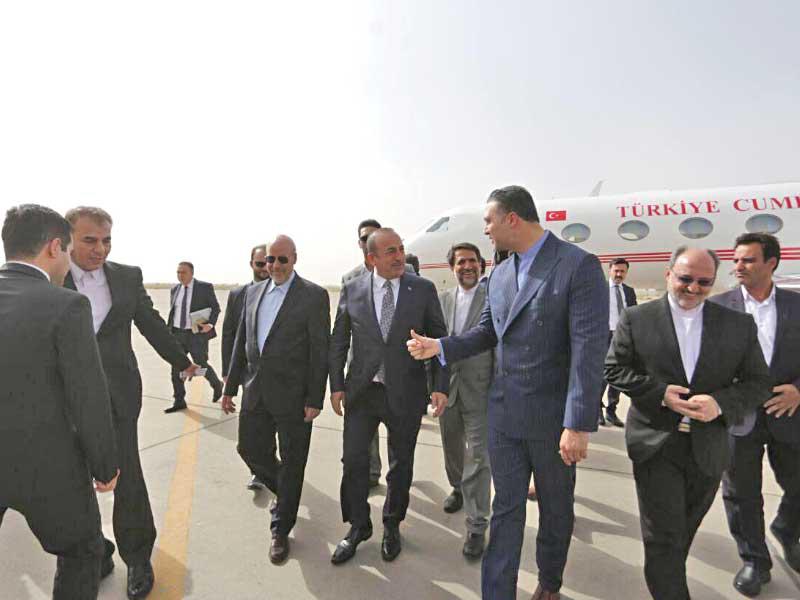  وزير الخارجية التركي أحمد جاويش أوغلو اثناء زيارتة لإيران