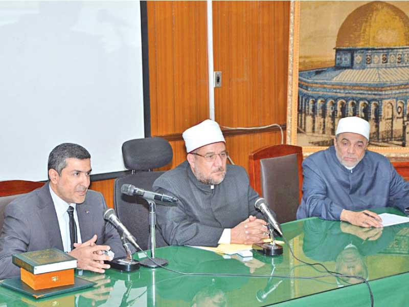 وزير الأوقاف المصري ومدير المكتب الكويتي للمشروعات الخيرية بالقاهرة