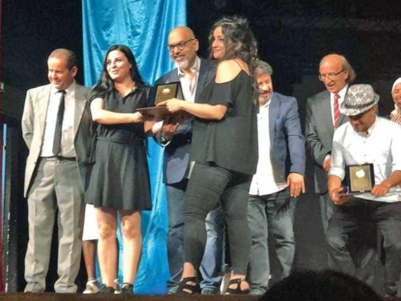 روجينا رحمون تتسلم جائزة «كحل عربي»