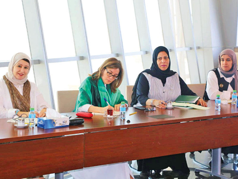 موجهات عموم المواد الدراسية أثناء الاجتماع أمس