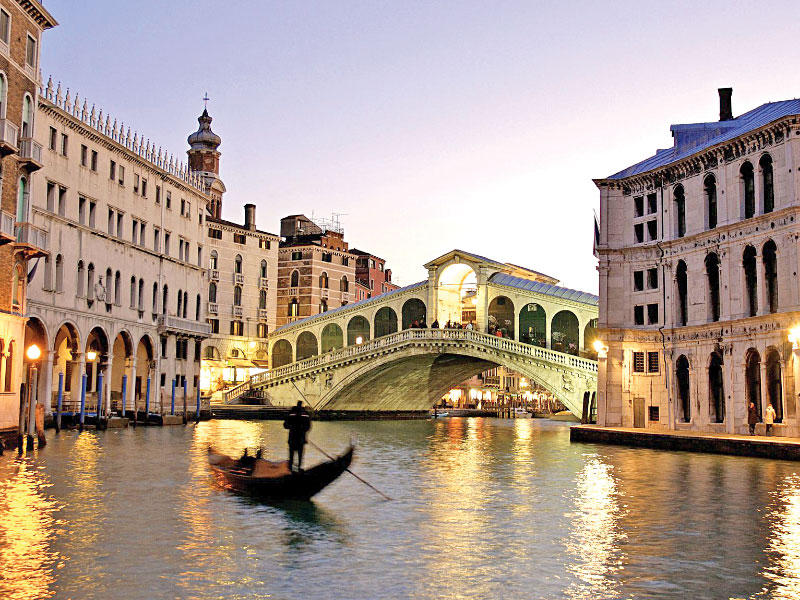 واجهة موقع اثري في فينيسيا