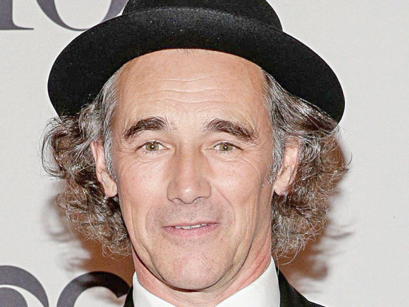  الممثل البريطاني مارك رايلانس