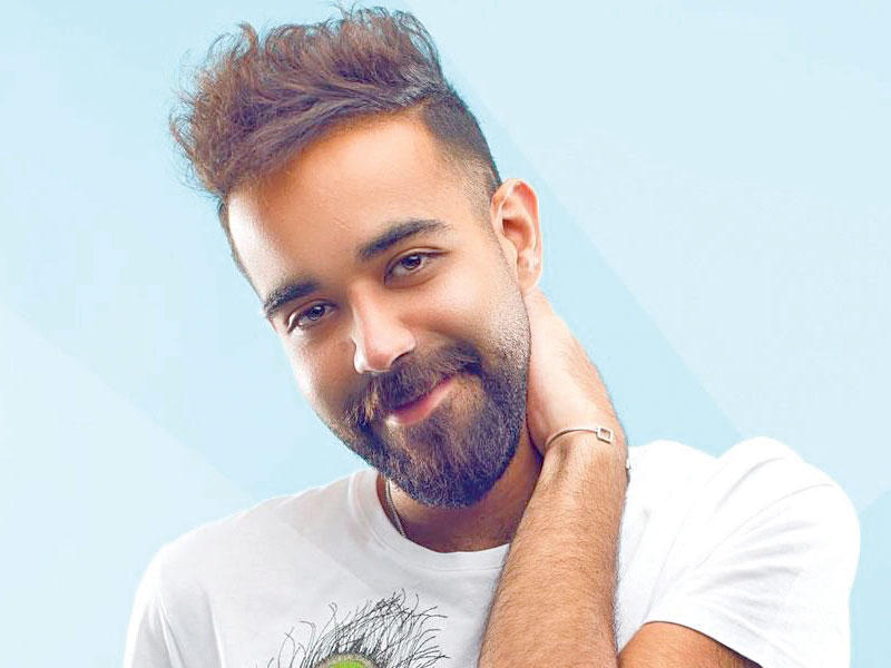 الفنان عبدالعزيز الويس