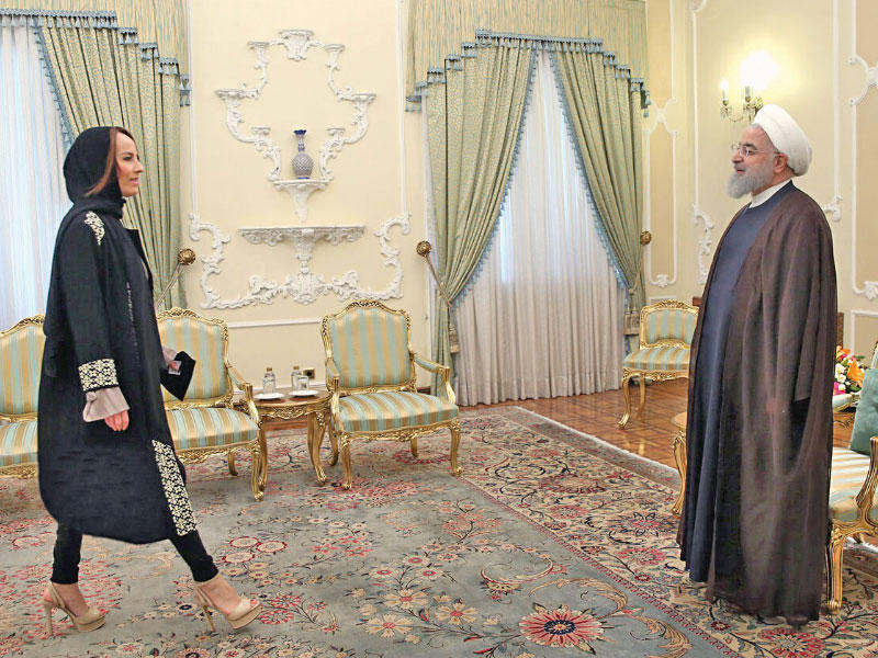 روحاني مستقبلاً رئيسة الاتحاد البرلماني الدولي غابرييلا كويفاس بارون أمس (ارنا)n