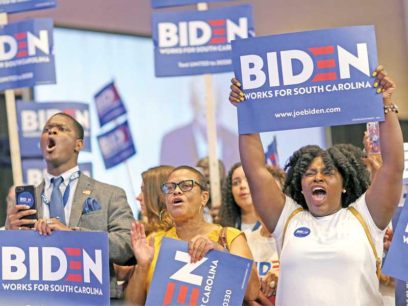 مناصرون لبايدن خلال تجمع في ساوث كارولينا قبل يومين (أ ف ب)