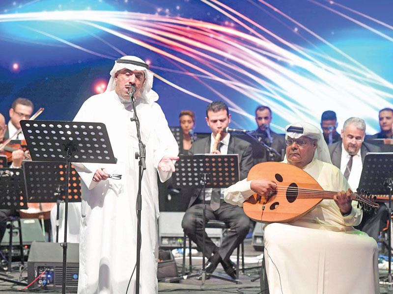 أنور عبدالله يعزف والماس يغني