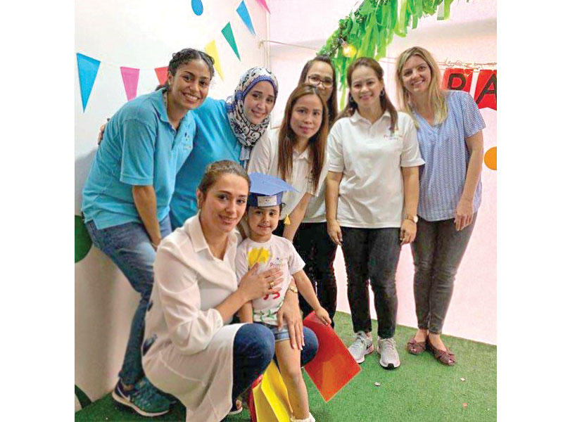 عيون ​جورج وسوف أثناء احتفالها بالتخرج