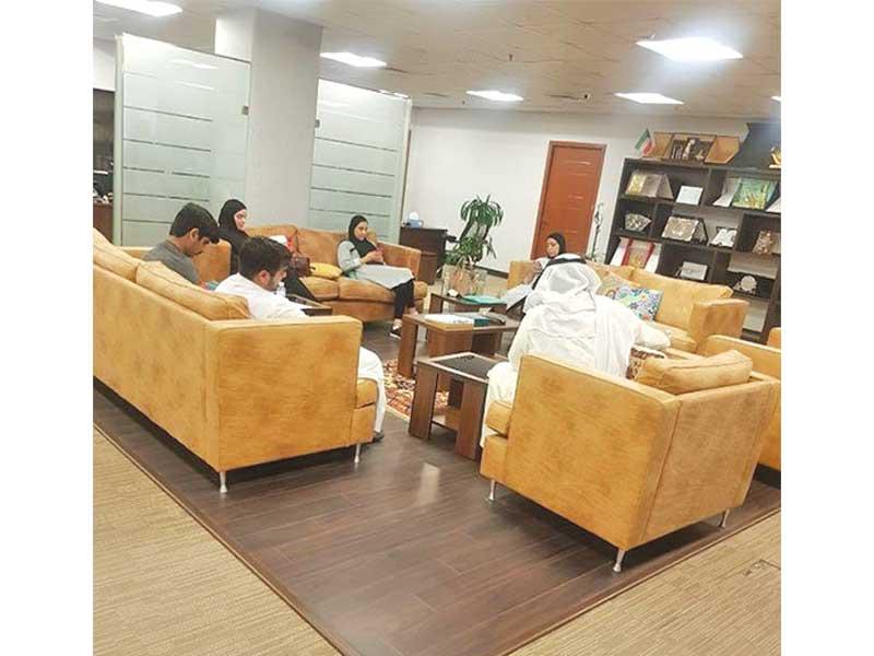 مجموعة من الطلبة يترقبون حلا من قبل مسؤولي مجلس الجامعات الخاصة 