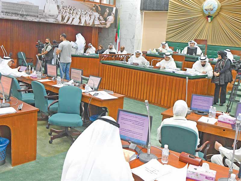 جانب من جلسة البلدي أمس