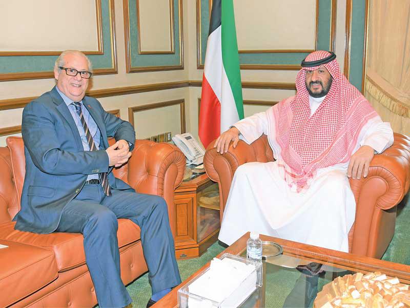 محافظ العاصمة الشيخ طلال الخالد مستقبلا السفير المغربي