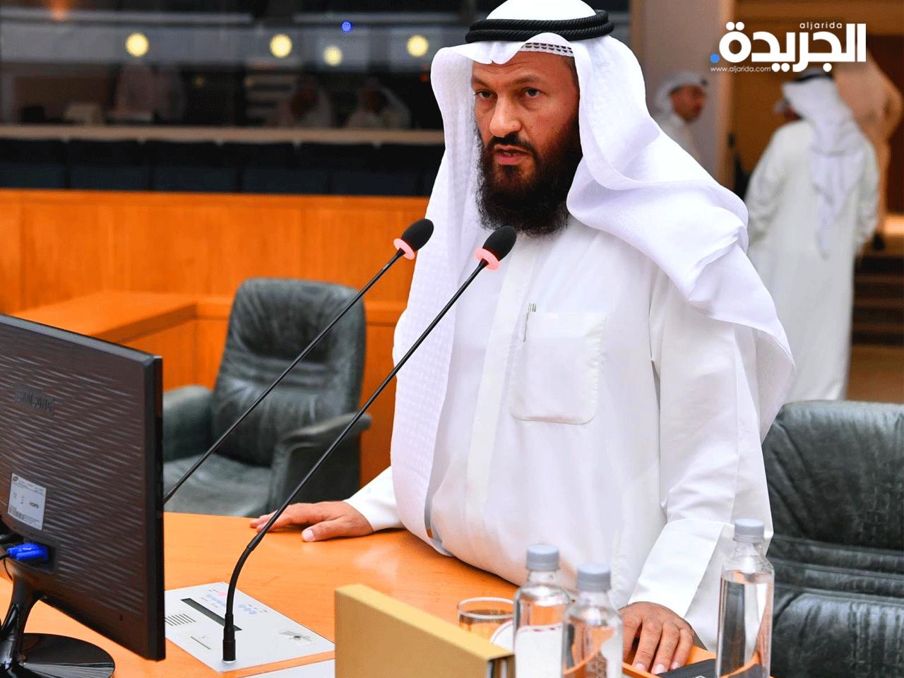 النائب محمد هايف اثناء مرافعة استجوابه للوزير نايف الحجرف