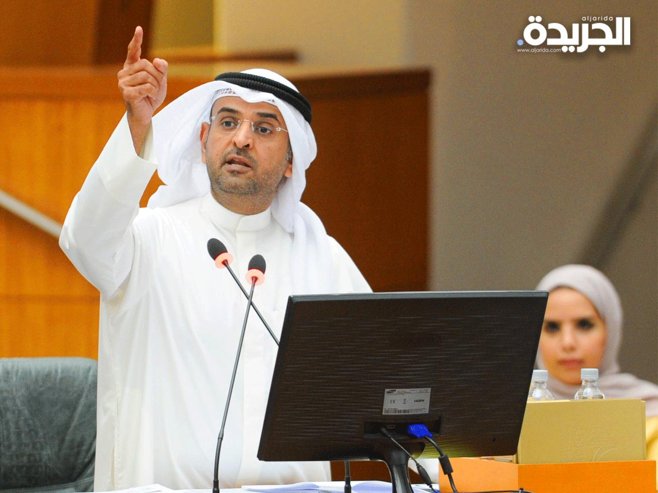  وزير المالية الدكتور نايف الحجرف يعتلي منصة الاستجواب 