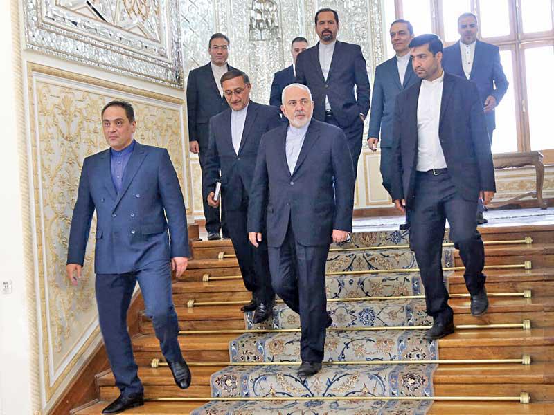 ظريف في مقر وزارة الخارجية الإيرانية أمسt (ارنا)