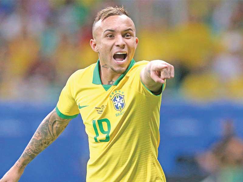 ايفرتون نجم البرازيل