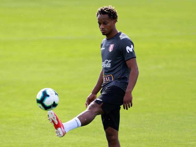 مهاجم منتخب بيرو، أندريه كاريو