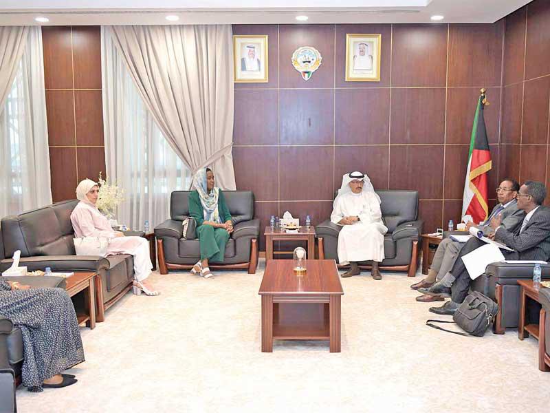 الوزيرة مؤمنة خلال زيارة بيت الزكاة