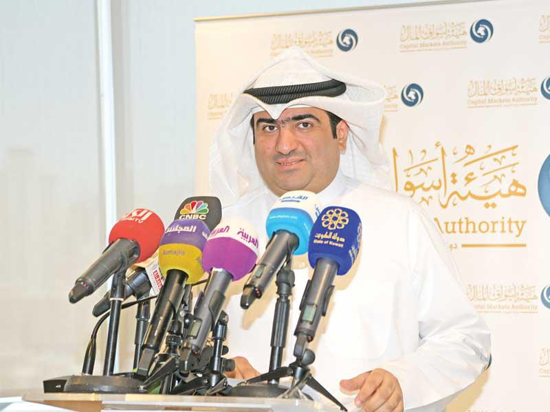 خالد الروضان يلقي كلمته خلال المؤتمر الصحافي 