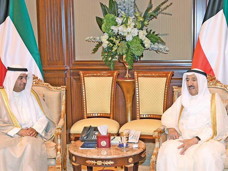 أمير البلاد مستقبلاً وزير المالية أمس