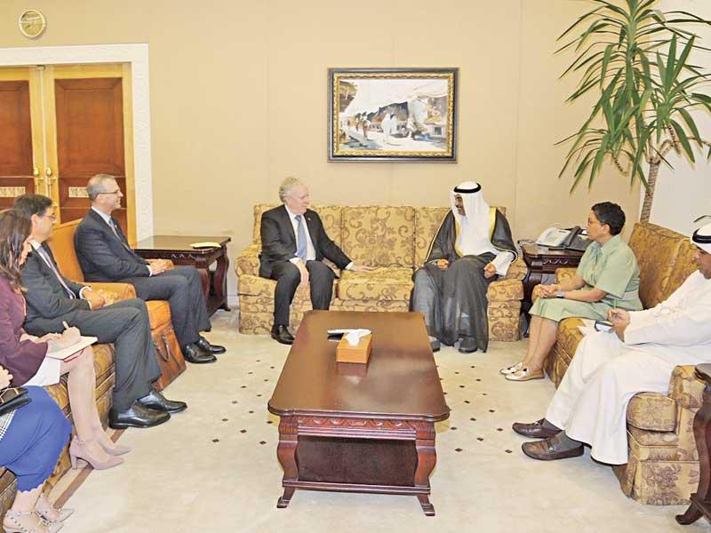 وزير الخارجية مستقبلاً المبعوث الخاص لرئيس وزراء كندا والوفد المرافق