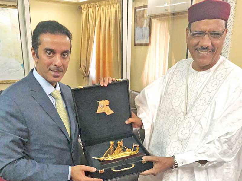 بازوم والمشعان خلال اللقاء