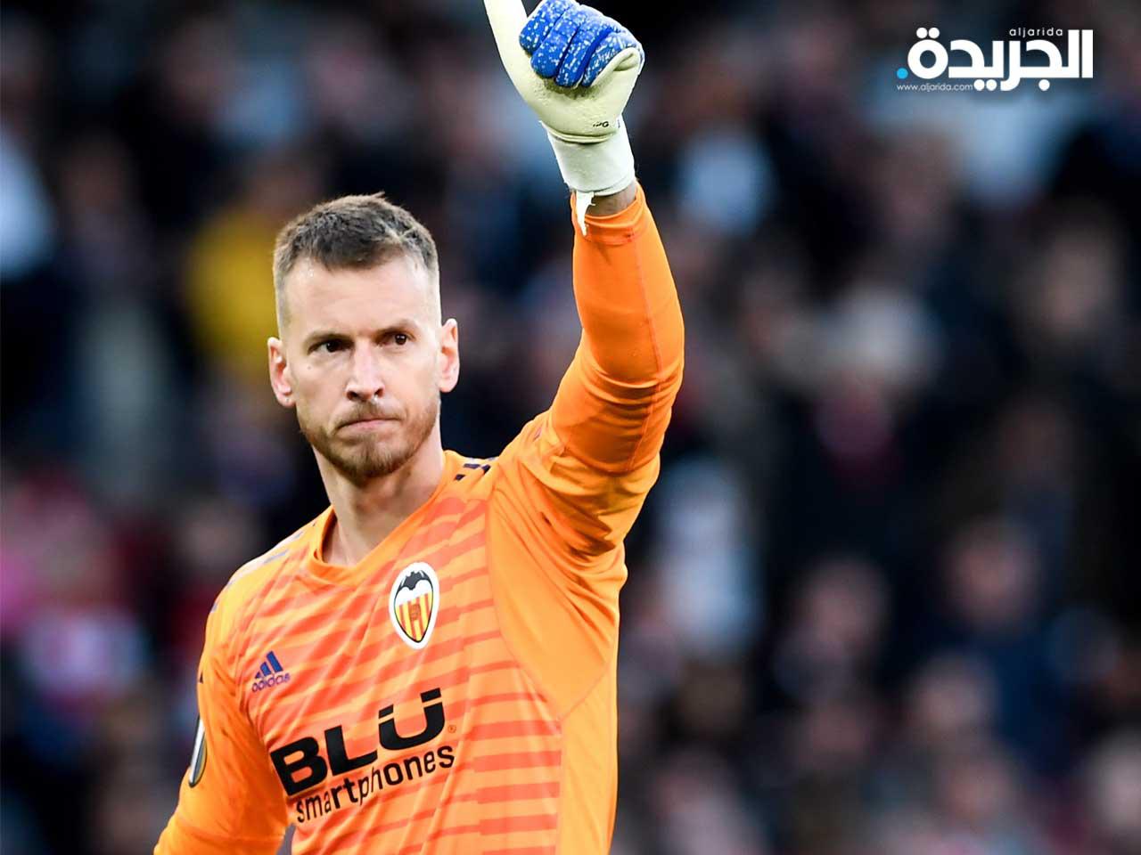 حارس مرمى فالنسيا، البرازيلي نوربيرتو مورارا 'نيتو' 