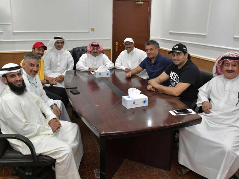 جانب من اجتماع مسؤولي اتحاد الكرة مع جوزاك