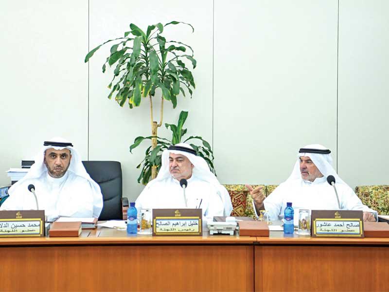 الصالح متوسطاً عاشور والدلال في اجتماع «الموارد» أمس