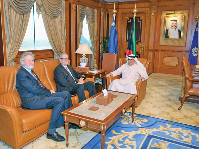 الجراح مستقبلاً السفير الأميركي أمس