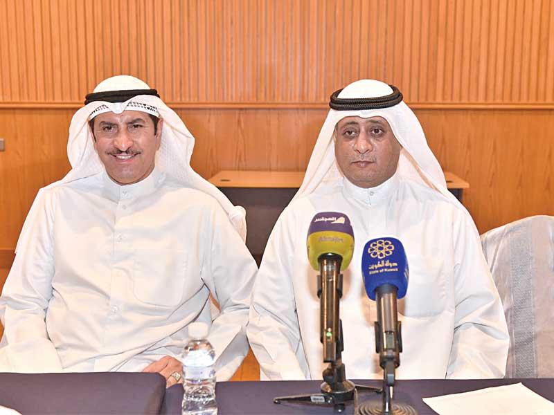 د. بدر الدويش وأحمد التتان خلال المؤتمر الصحافي 