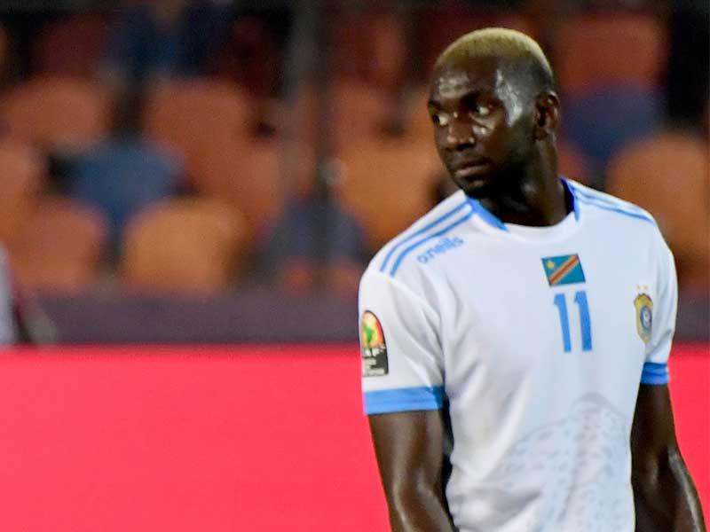 نجم منتخب الكونغو الديمقراطية ونادي إيفرتون الإنكليزي يانيك بولاسي
