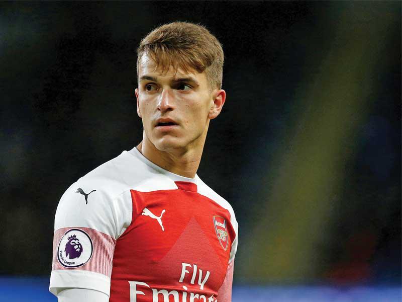 لاعب الوسط دينيس سواريز